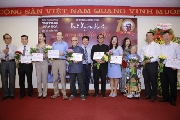 Nhà văn Băng Sơn nhận Giải thưởng - Vì Tình yêu Hà Nội lần thứ 10