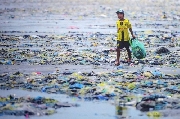 "Sông kể chuyện nhựa" - triển lãm ảnh về nạn "ô nhiễm trắng"