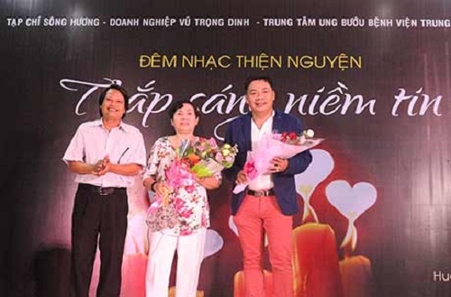 Ấm áp tình yêu thương trong đêm nhạc "Thắp sáng niềm tin"