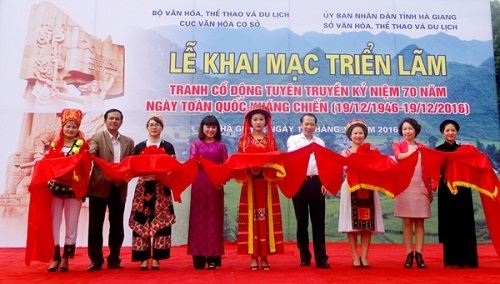 Hà Giang: Khai mạc “Triển lãm tranh cổ động tuyên truyền Kỷ niệm 70 năm Ngày toàn quốc kháng chiến”