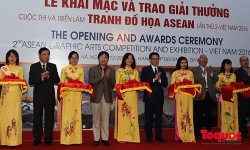 Khai mạc “Triển lãm Tranh đồ họa các nước ASEAN lần thứ 2 - Việt Nam 2016”