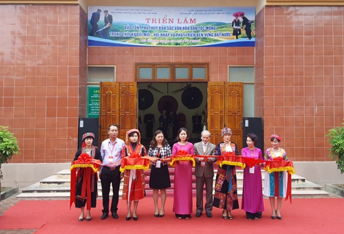 “Bảo tồn, phát huy bản sắc văn hóa dân tộc Mông trong thời kỳ đổi mới - hội nhập và phát triển bền vững đất nước”