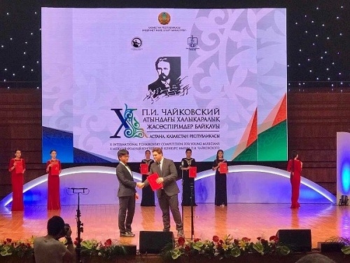 Tài năng violin Trần Lê Quang Tiến đứng Top 8 tại cuộc thi Tchaikovsky