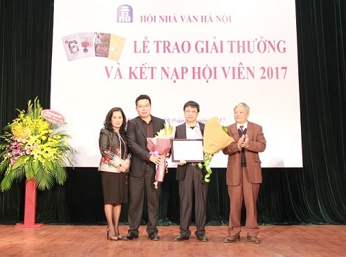 Hội Nhà văn Hà Nội trao Giải thưởng văn học 2017 và kết nạp hội viên mới