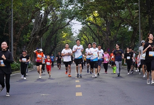 Hơn 4.000 người tham gia giải chạy “Hue Jogging – Cùng chạy vì cộng đồng” và phát triển văn hóa đọc