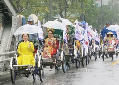 Áo dài vào đời sống