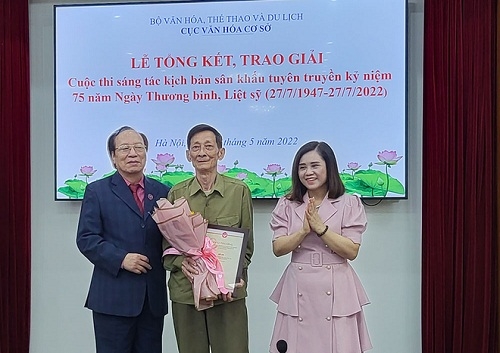 "Bên đài tưởng niệm" đoạt giải Nhất cuộc thi viết kỷ niệm 75 năm Ngày Thương binh liệt sĩ