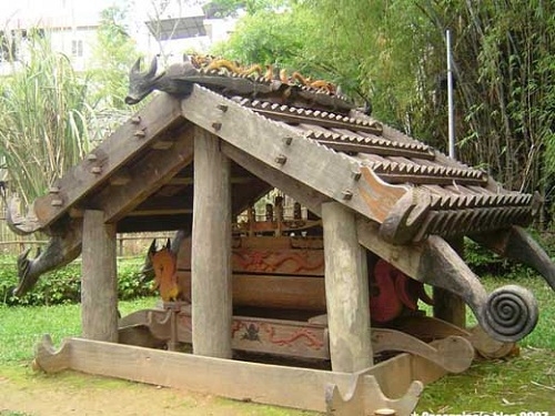 Nhà mồ truyền thống của người Cơ Tu ở huyện Nam Đông, tỉnh Thừa Thiên Huế
