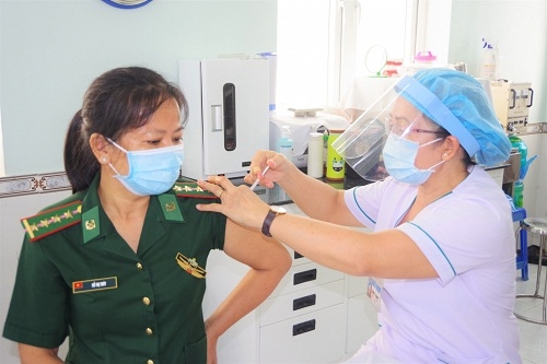 Việt Nam đã tiêm hơn 2,4 triệu liều vắc xin Covid-19