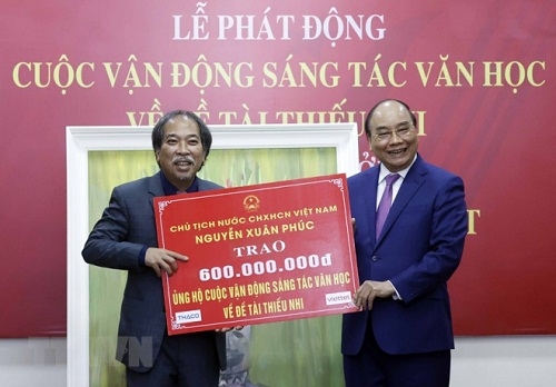 'Hãy viết những tác phẩm nhân văn nhất cho trẻ em'