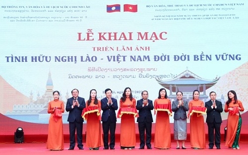 Khai mạc triển lãm ảnh “Tình hữu nghị Lào - Việt Nam đời đời bền vững“