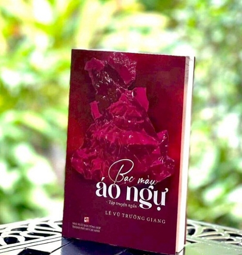 Nhà văn Lê Vũ Trường Giang ra mắt tác phẩm mới "Bạc màu áo ngự"