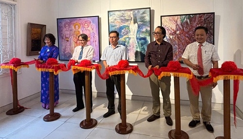 Khai mạc triển lãm mỹ thuật "Dòng chảy sắc màu"