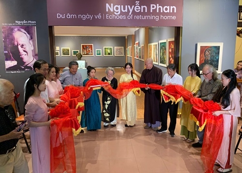 Khai mạc triển lãm tranh "Nguyễn Phan, dư âm ngày về"